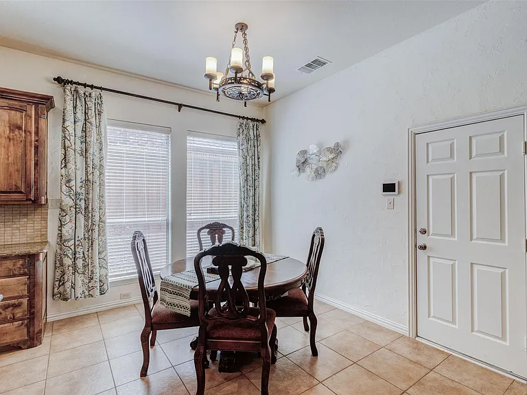 9823 Carriage Hill Ln — Photo 28