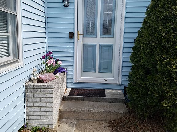 513 9th St Side Door