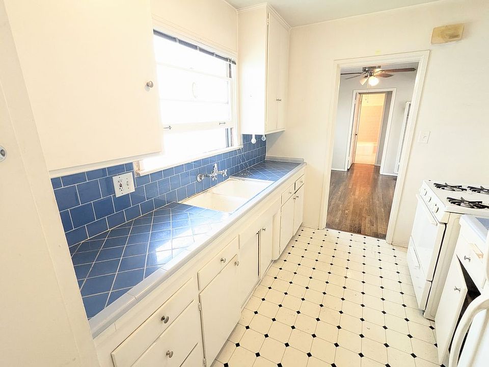 1st image of 1925 Palmerston Pl #5