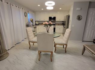 805 Atlantic Dr, Corona, CA 92882