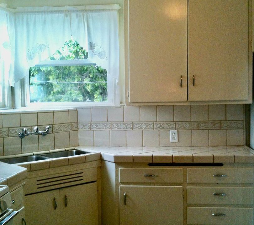 2nd image of 2 S Rochester St