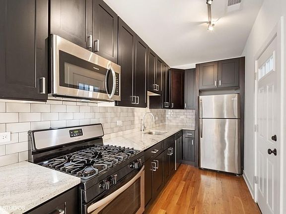 5th image of 2209 W Eastwood Ave #4S