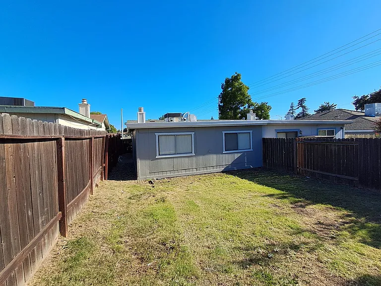 502 Hyacinth Ct #B — Photo 26