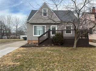 12329 Park Knoll Dr, Garfield Heights, OH