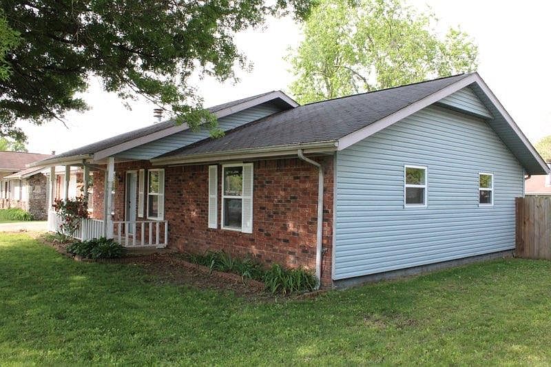 2nd image of 1004 Hummingbird Ln