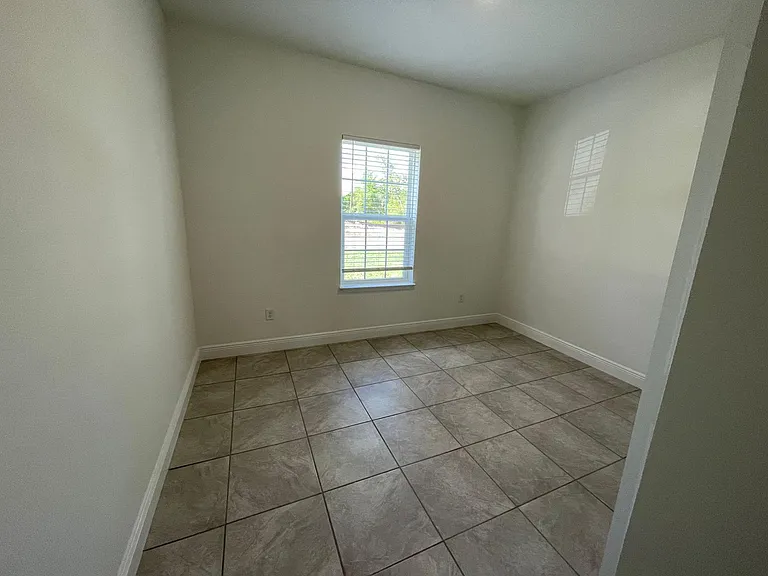 SW 29th Avenue Rd — Photo 11
