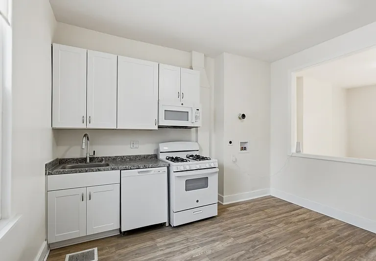 2540 Frederick Ave — Photo 8