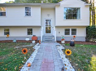 183 Chester Rd, Derry, NH 03038