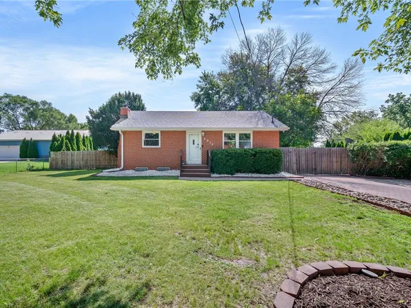 5915 NE 11th Ct, Des Moines, IA 50313