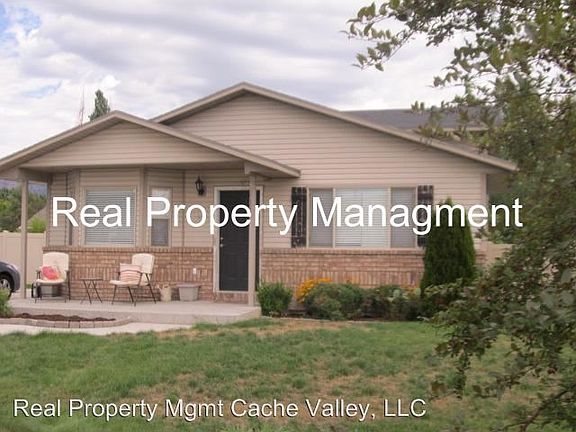 5th image of 818 Riverwood Dr