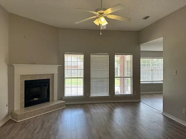 2719 Rosebud Dr — Photo 3