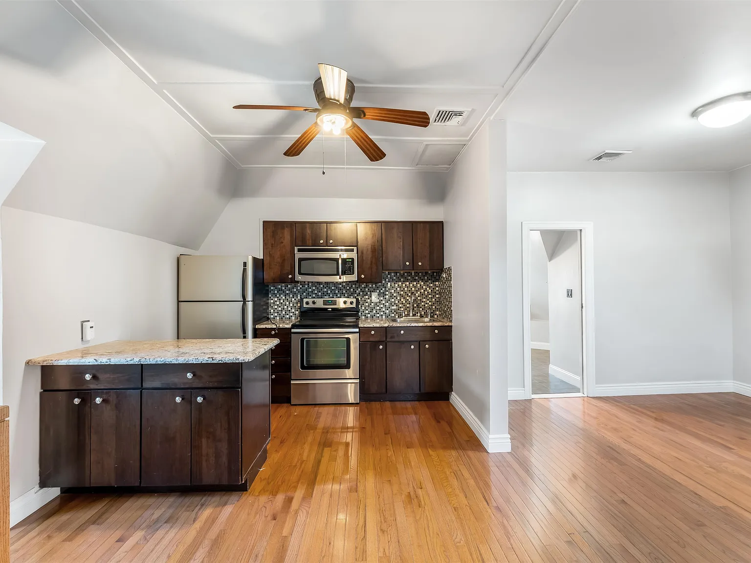 1 bed, 1.0 bath, 600 sqft, $2,300 — Photo 3