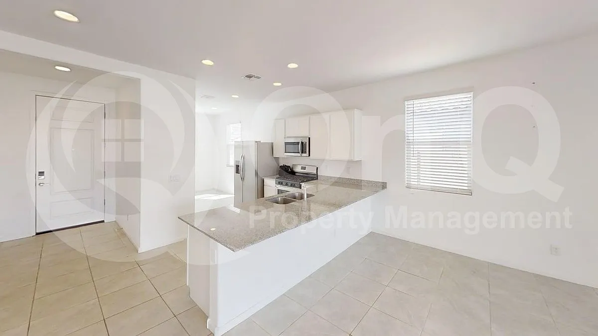 3 bed, 2.0 bath, 1402 sqft, $1,495 — Photo 3