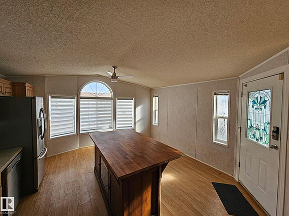 4th image of 106 Oakwood Rd NW