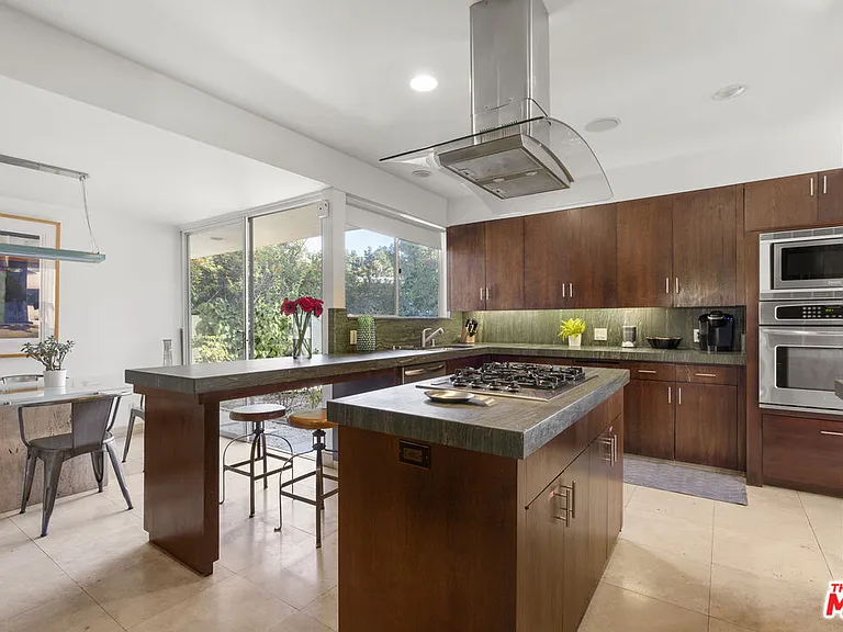 510 Leslie Ln — Photo 12