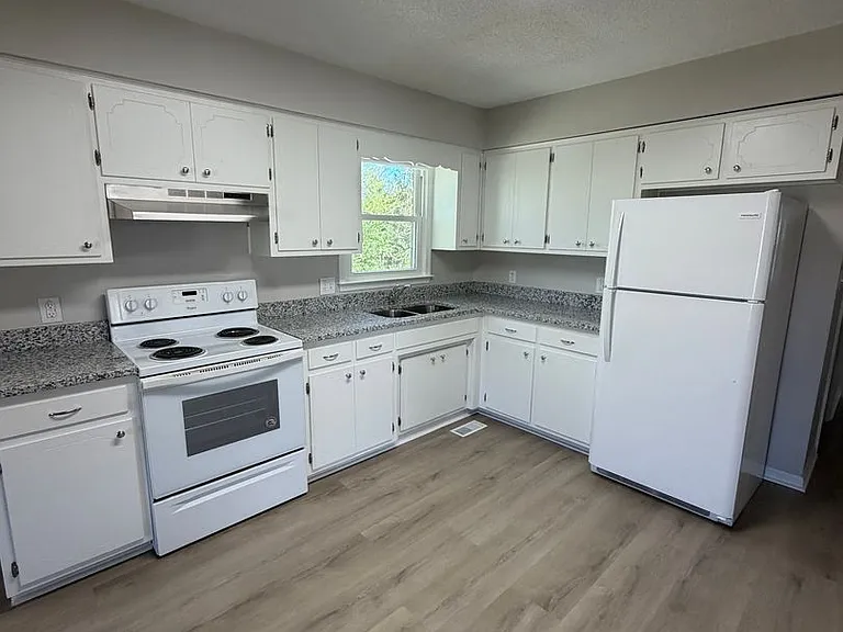 101 N Water St — Photo 7