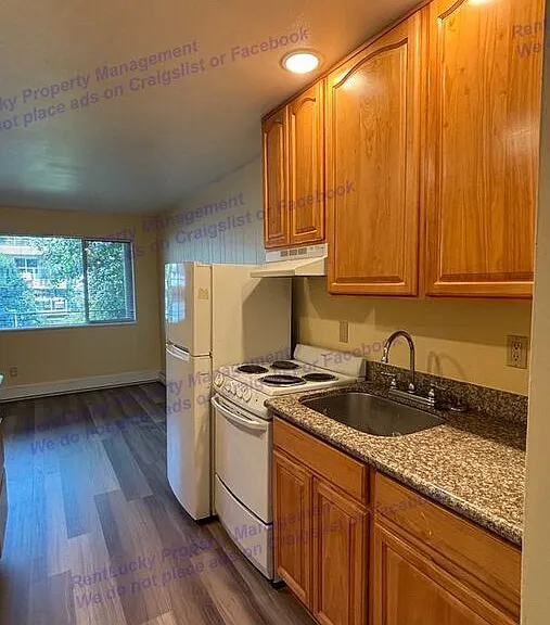 2484 Dexter Ave N #4 — Photo 6
