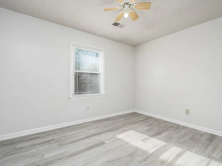 118 Roberta Dr — Photo 11