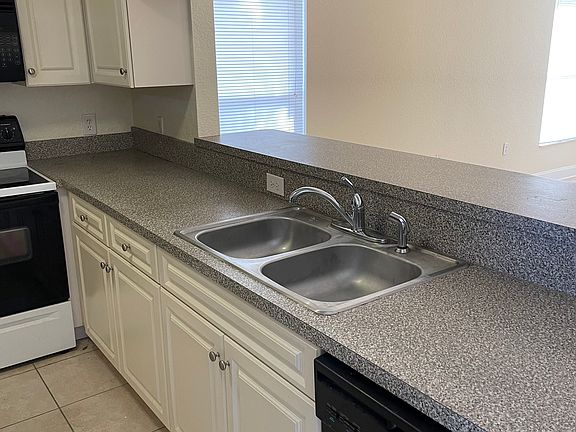 3rd image of 4511 Ballentine Ct