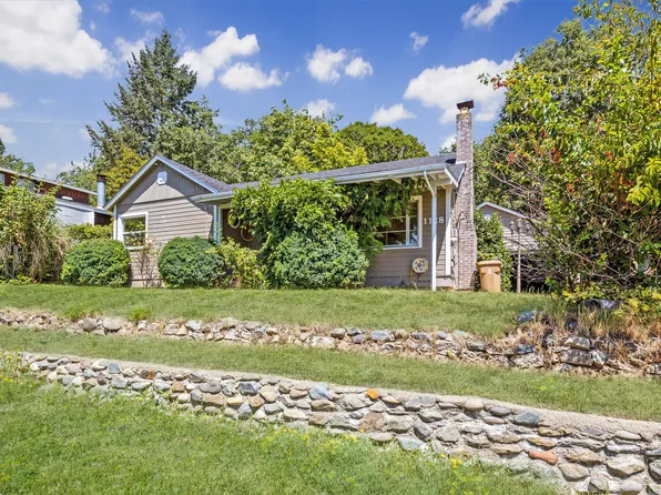 1128 NW Sunset Dr, Grants Pass, OR 97526