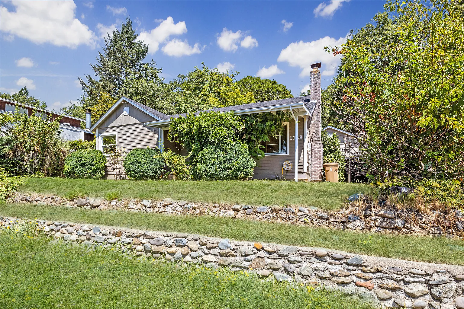 1128 NW Sunset Dr photo 1