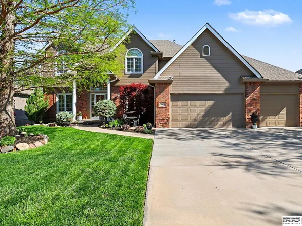 18422 Ontario St, Omaha, NE 68130