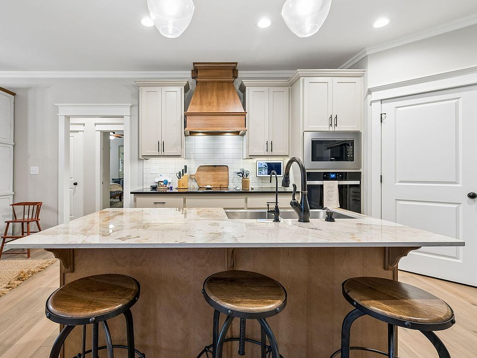 16th image of this home