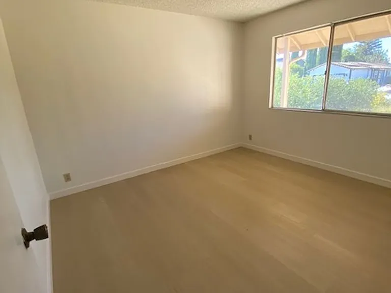 1118 Woodridge Dr — Photo 12