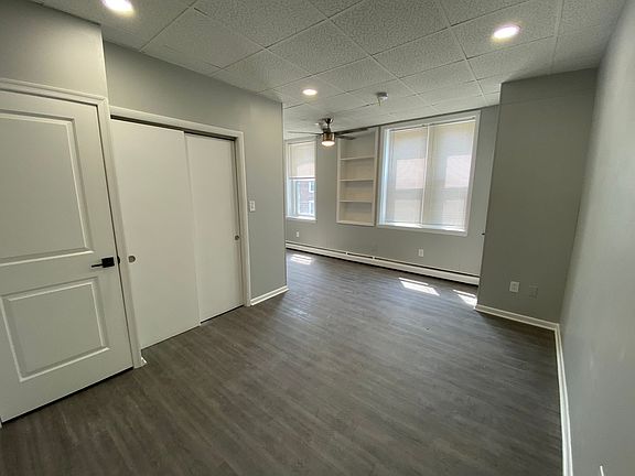 4th image of 201 Main St APT 4