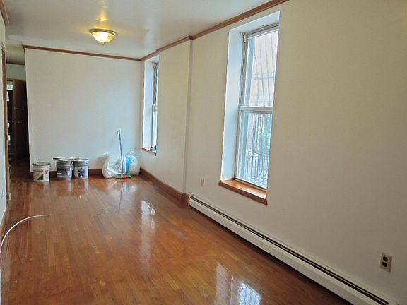 3rd image of 439 Lincoln Pl APT 2