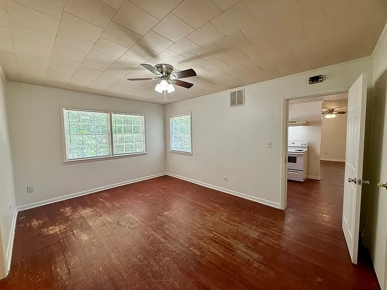 819 W Emerson St — Photo 13