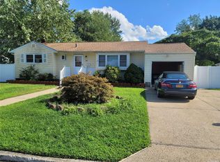 180 Elliot St, Brentwood, NY 11717