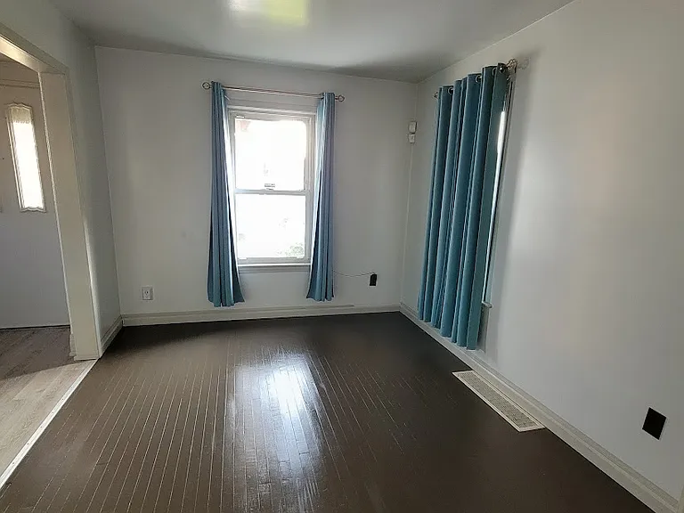 162 Hayward Ave — Photo 7