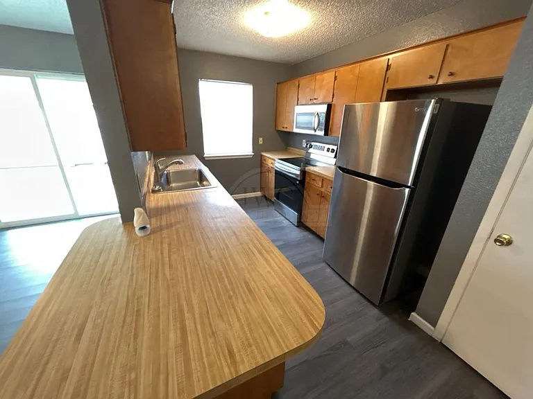 2011 Windward Dr — Photo 6