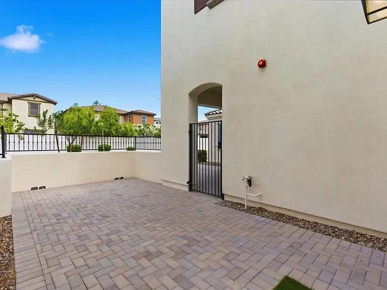 265 E Balsam Dr — Photo 7