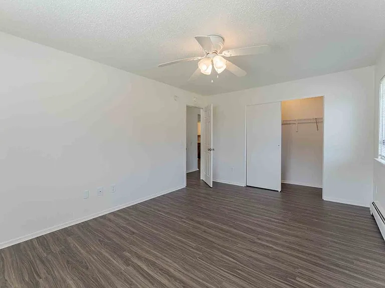 Creek Hill Apartment Homes — Photo 15