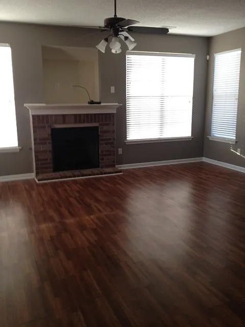 4 bed, 2.5 bath, 2420 sqft, $2,295 — Photo 4