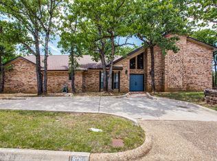 800 Timberview Ct S, Fort Worth, TX 76112