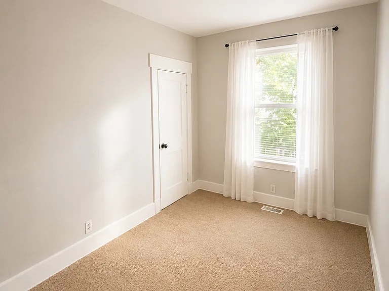 649 Parker Ave — Photo 10