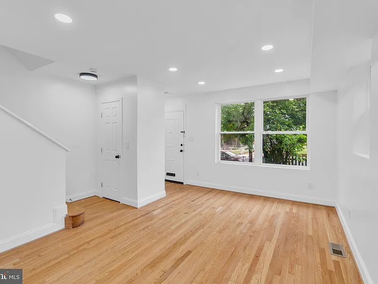 518 Oglethorpe St NE — Photo 17