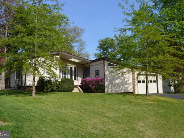 11801 Cherry Grove Dr, Gaithersburg, MD 20878