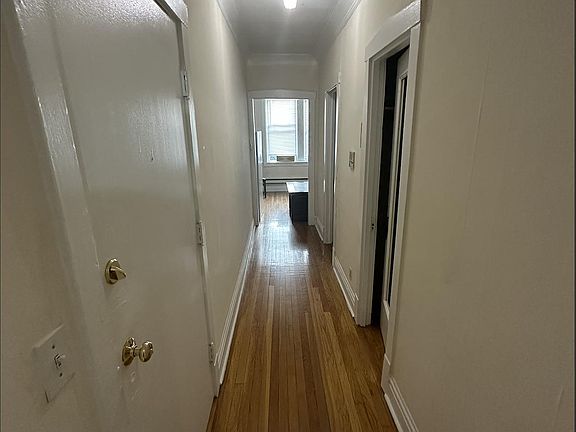 3rd image of 1511 W Bryn Mawr Ave APT 2E