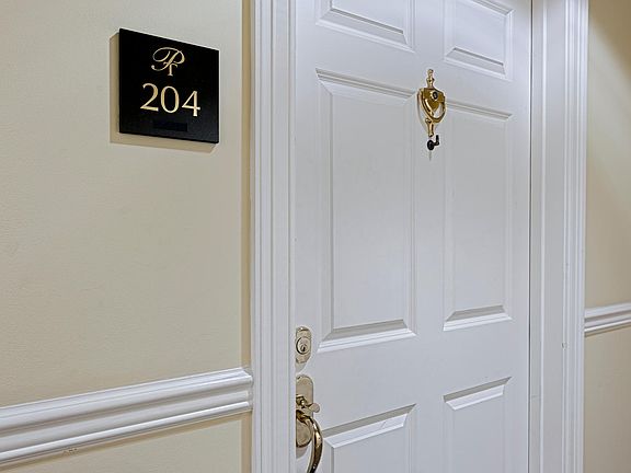 5th image of 1827 N Grant St Unit 204