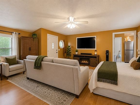 3rd image of 72 Verne St