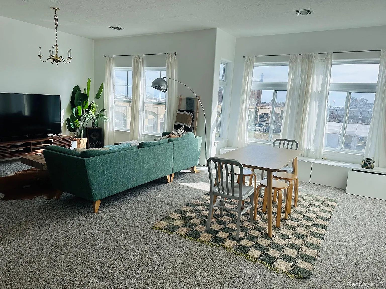 2 bed, 1.0 bath, 1200 sqft, $2,900 — Photo 1