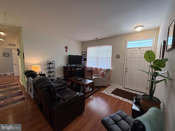 3rd image of 81 Pelican Pl
