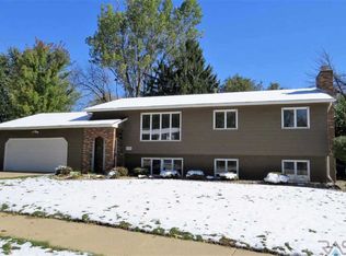 4208 S Woodwind Ln, Sioux Falls, SD 57103