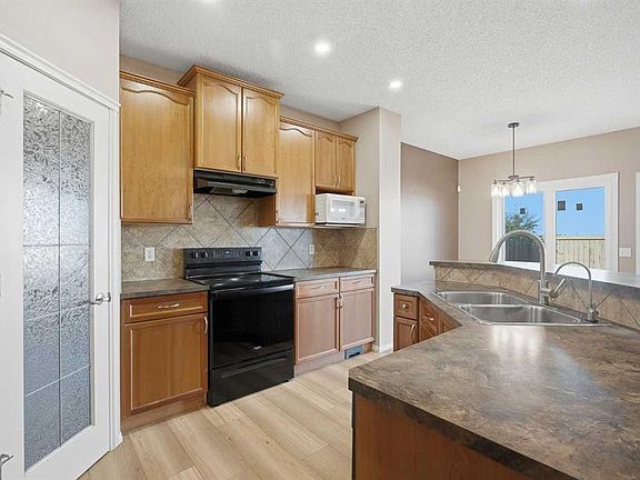 4th image of 249 S Saddlecrest Way NE