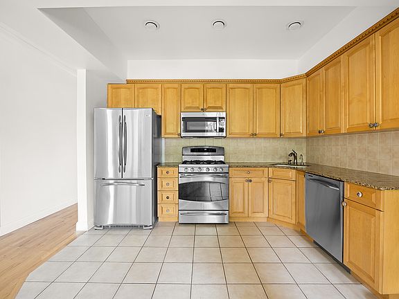 2nd image of 434 Waverly Ave #2