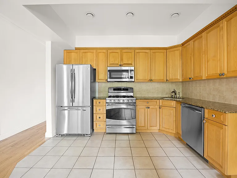 434 Waverly Ave #2 — Photo 2